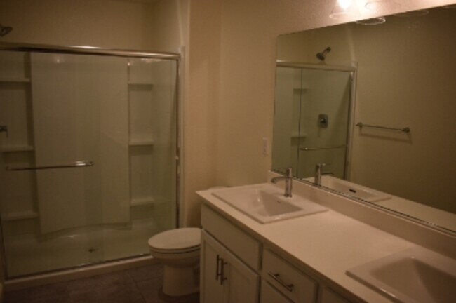 Building Photo - 624 Suzanne Dr