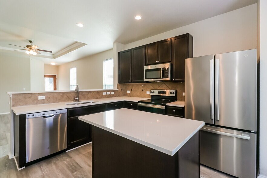 Building Photo - 5808 Glowing Star Trail