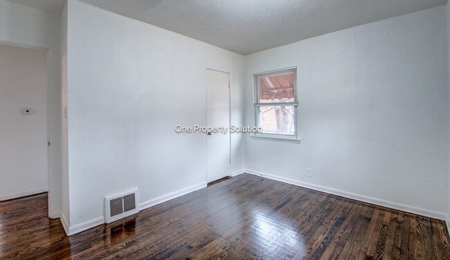 Building Photo - 336 W Wilson St