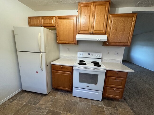 Building Photo - 1039 W Lincoln Ave