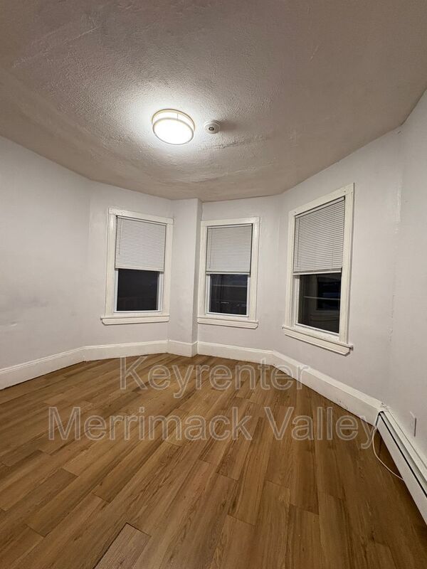 Building Photo - 58-60 Temple St 1st Fl