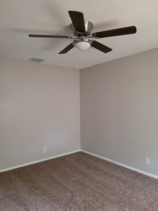 Building Photo - 7006 Glen Grove San Antonio TX 78239