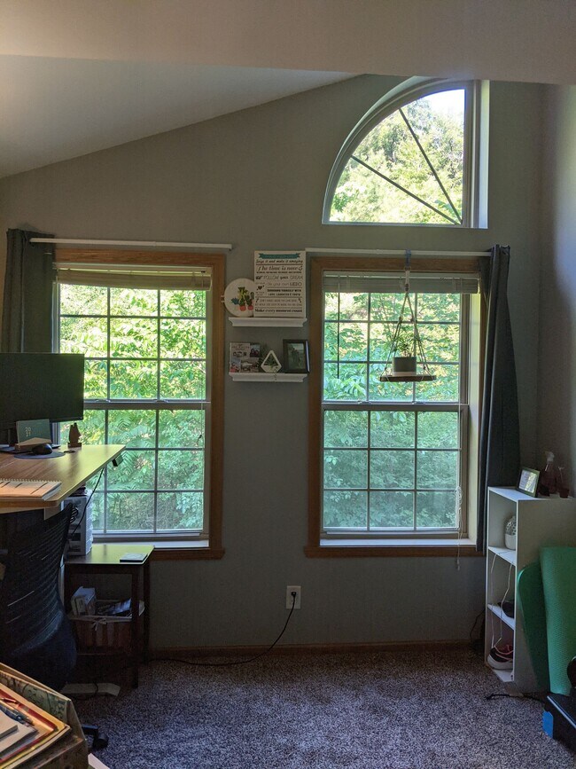 Building Photo - 1917 Deerhaven Ln NE