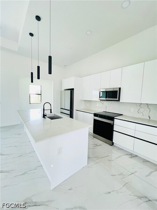 Building Photo - 1422 NE 20th St