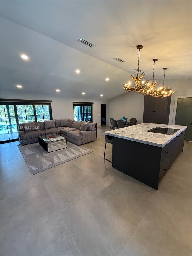 Building Photo - 1304 Stratford St