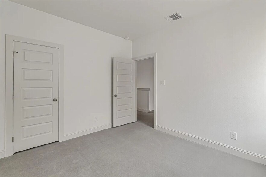 Building Photo - 3155 N Glen Garden Dr