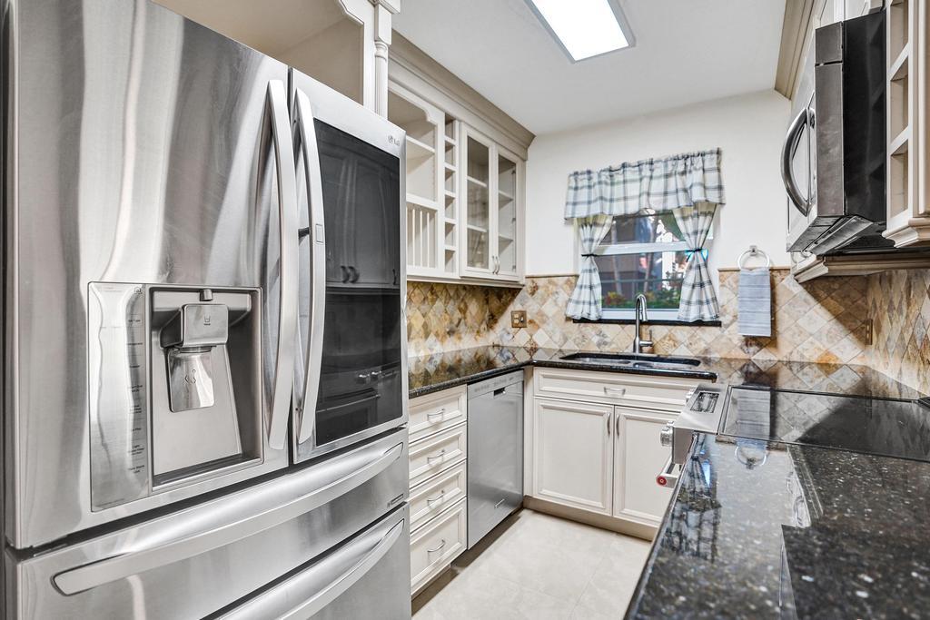 Building Photo - 1050 NW 13th St