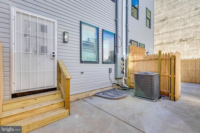 Building Photo - 1221 W Lehigh Ave