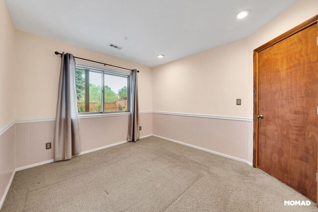 Building Photo - Charming 1BR Townhome in Lakewood
