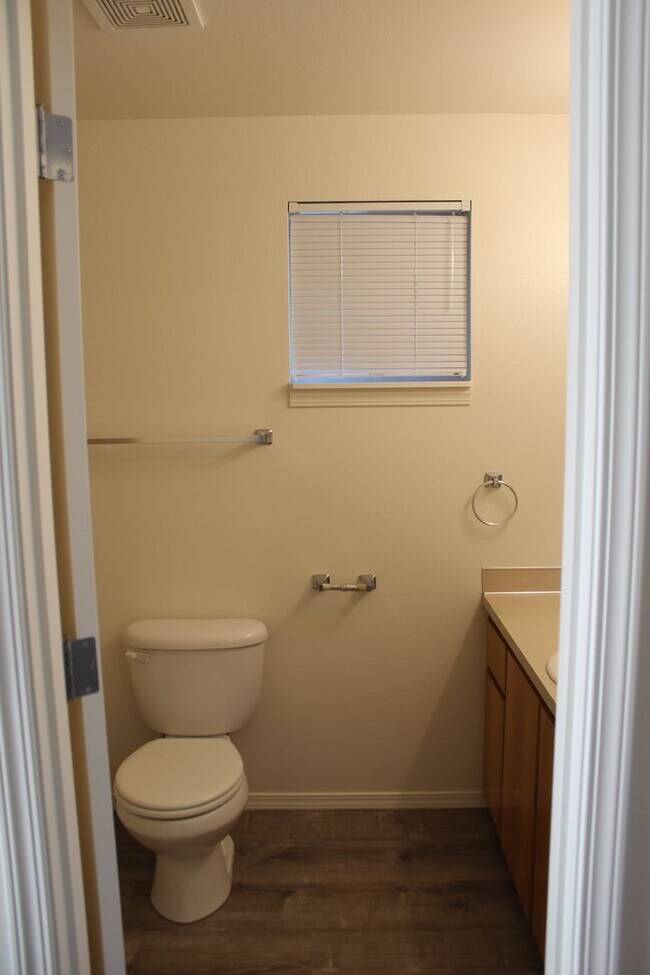 Building Photo - 4 bedroom 2 bath ranch house