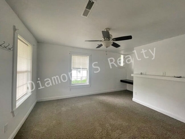 Building Photo - 3 Bedroom Home Available Early June!