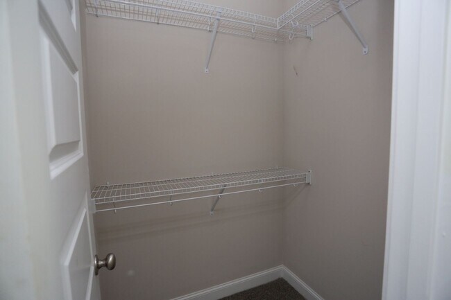 Building Photo - 3 Bedroom Brick House in SEB School District Available NOW