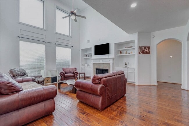 Building Photo - 26511 Cresent Cove Ln