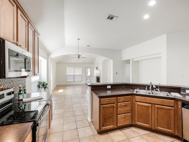 Building Photo - 414 Dartmoor Dr