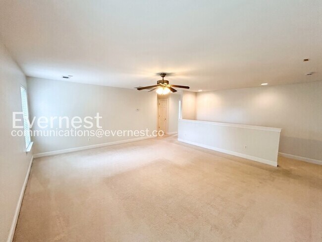Building Photo - 4-Bed/2.5-Bath/ Home with Attached Garage and Large Yard/Available Now!