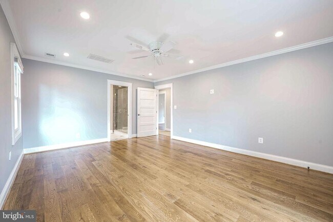 Building Photo - 2314 N Kenmore St