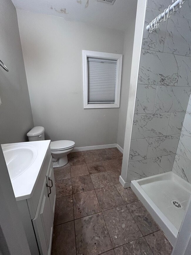 Building Photo - Charming 4-Bedroom Rental in The Fan District