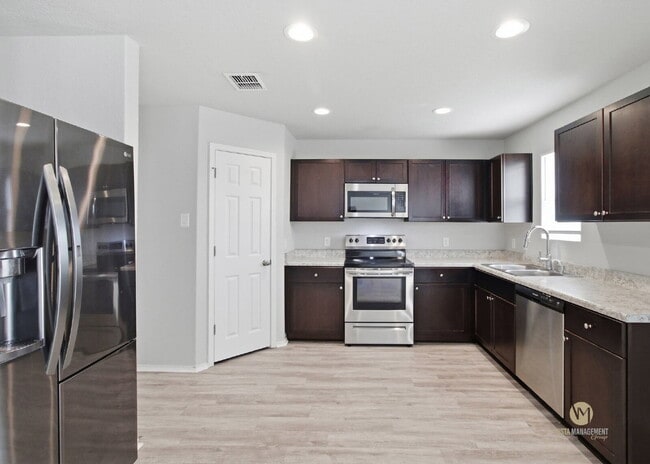 Building Photo - 7526 Crestway Ridge