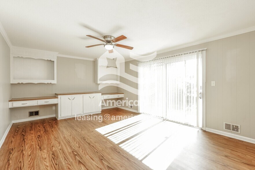 Building Photo - 3512 Jamaica Dr