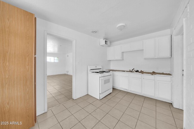 Building Photo - 4548 N 29th Ave