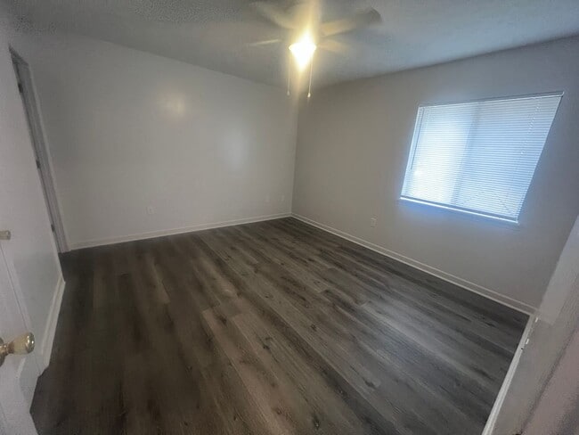 Building Photo - Newly renovated 2 bedroom on Barber St.!