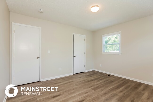 Building Photo - 2419 Sandlewood Dr