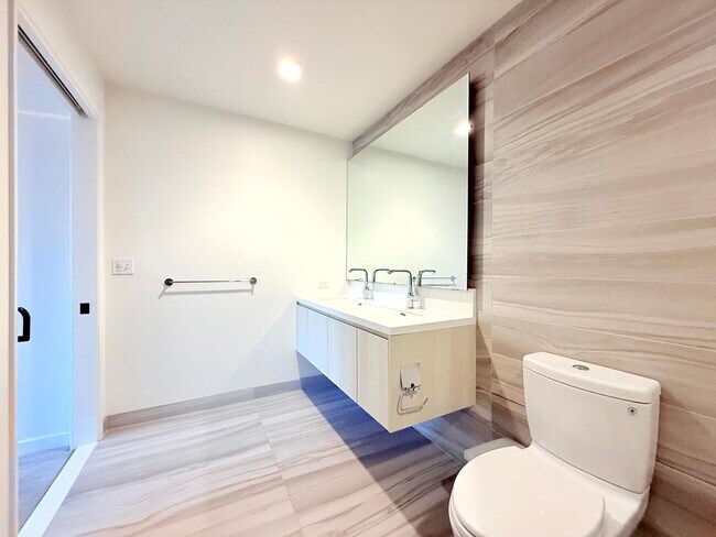 Building Photo - ***MOVE-IN SPECIAL ONE MONTH FREE RENT***Very Unique Spacious Two Bedroom - Two bath luxury Condo...