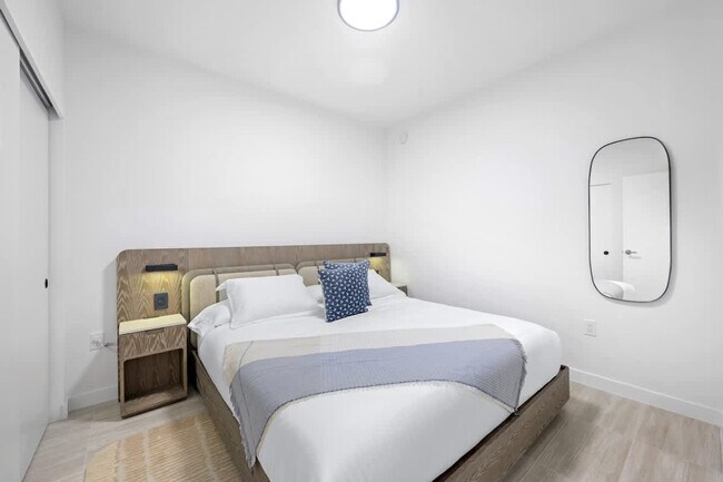 Building Photo - 580 72nd St