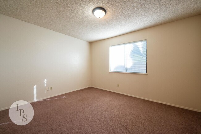 Building Photo - Colett:7579