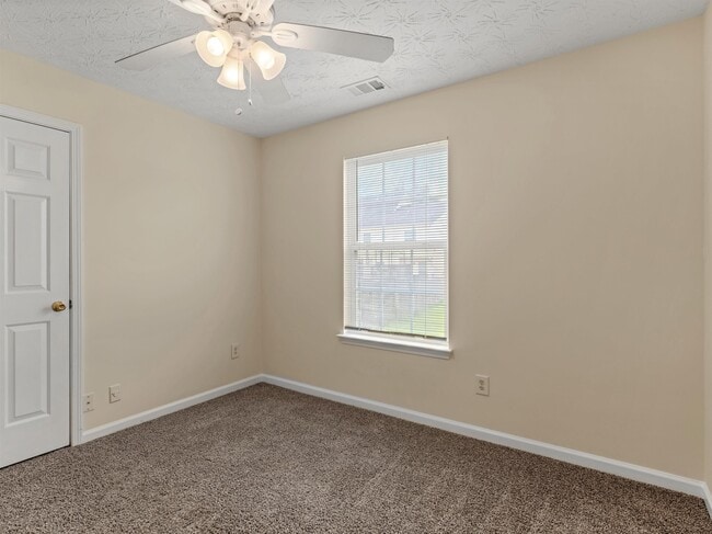 Building Photo - 310 Sarasota Ln
