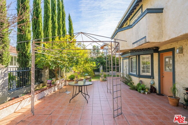 Building Photo - 3860 Cazador St