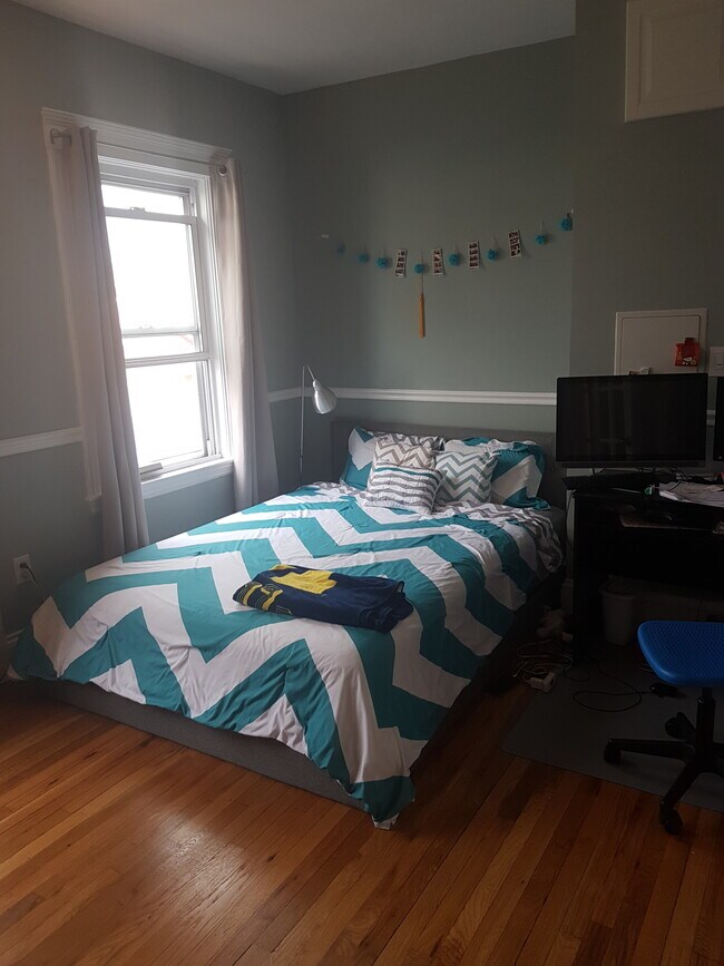 Building Photo - 69 Standish St