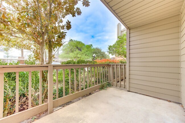 Building Photo - 2023 Gentryside Dr
