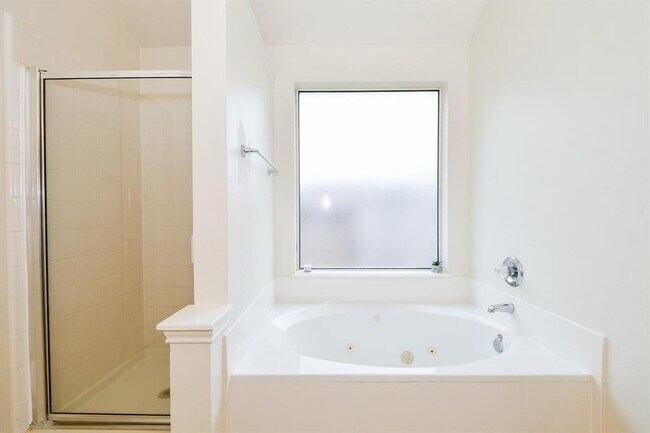 Building Photo - 3207 Brook Arbor Ln