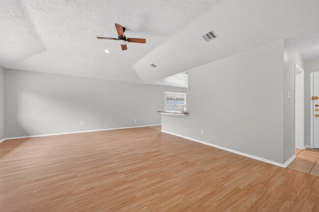 Building Photo - 2310 Woodwind Dr