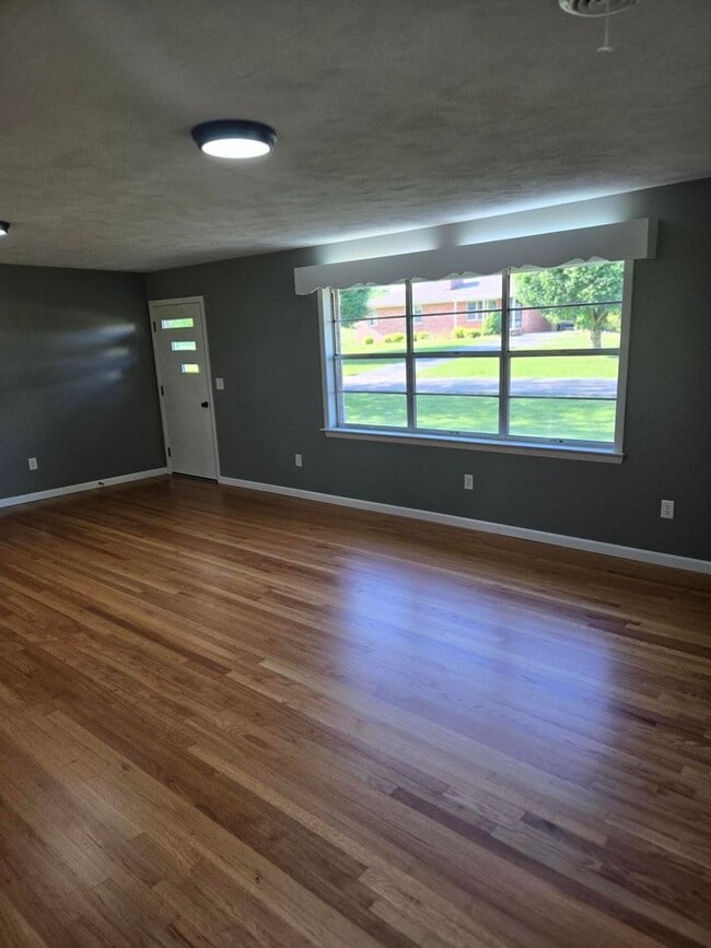 Building Photo - Charming 3-Bedroom Brick Home in Town – Newly Remodeled!