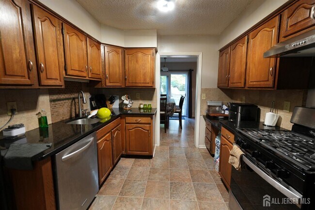 Building Photo - 151 Tennyson Dr