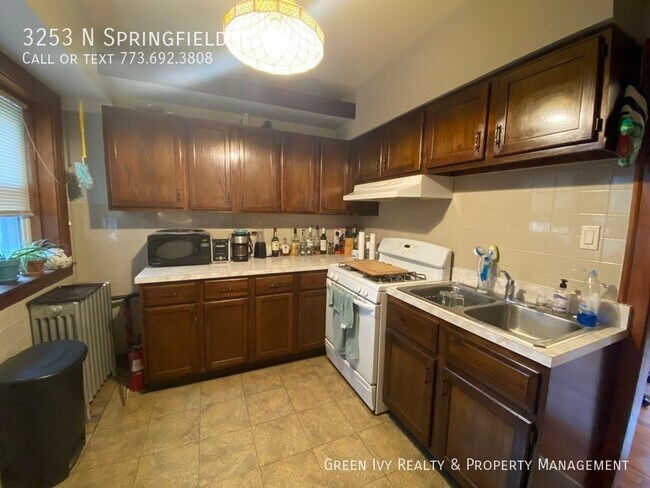 Building Photo - 3253 N Springfield Ave