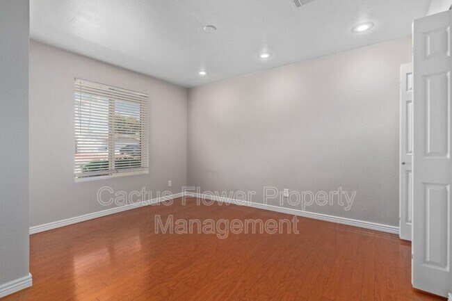 Building Photo - 5217 E Sheena Dr