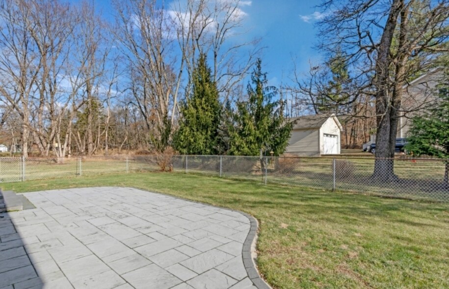 Building Photo - 944 Victor St