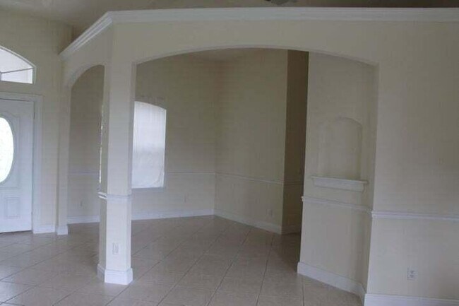 Building Photo - 379 NW La Playa St