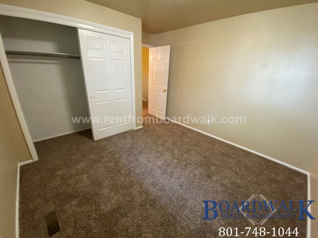 Building Photo - 661/663 N 980 W