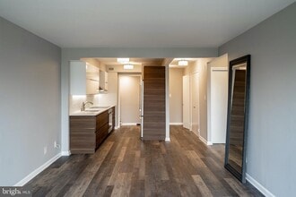 Building Photo - 1001 26th St NW