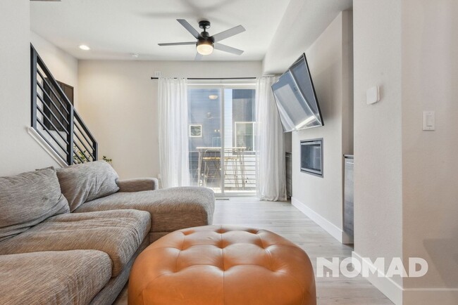 Building Photo - Modern 2 Bed + Office, 2.5 Bath Townhome |...