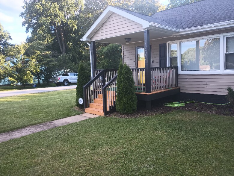 Building Photo - 1201 Delk Dr