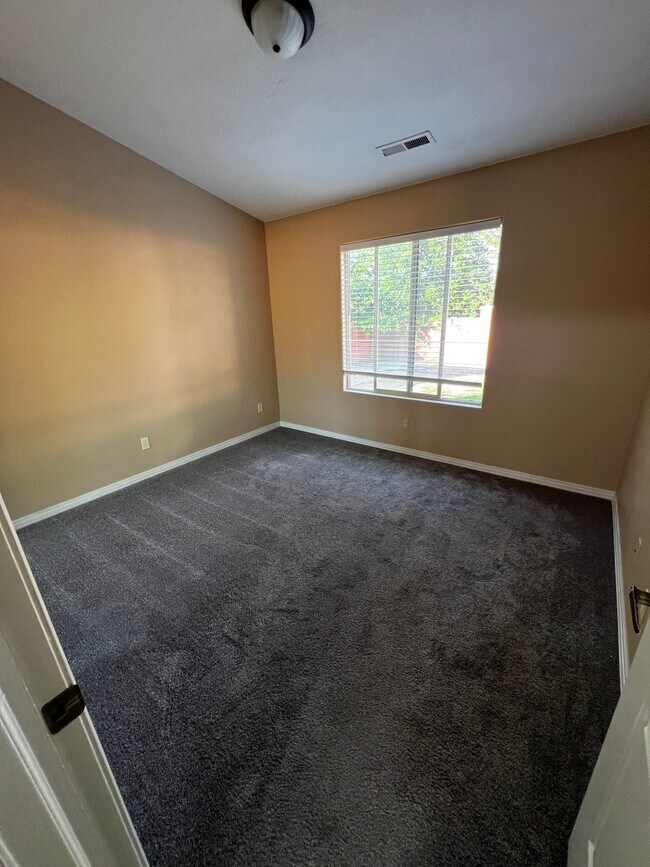 Building Photo - 1630 E 2450 S