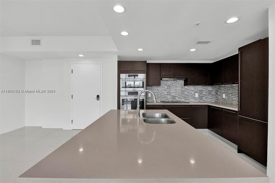 Building Photo - 7661 NW 107th Ave