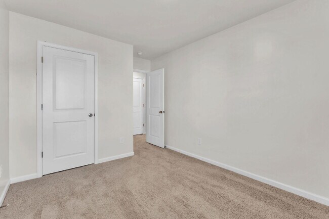 Building Photo - Don't miss this charming 3-bedroom, 2.5-ba...