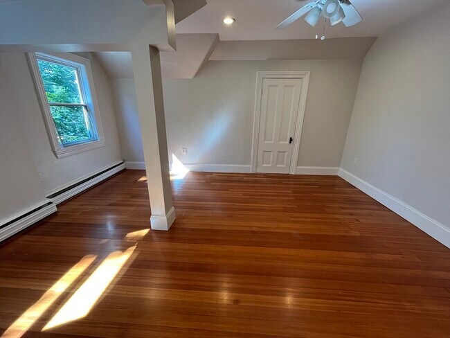 Building Photo - 90 Lyndhurst St