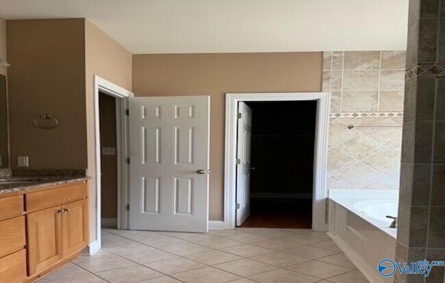 Building Photo - 110 Arrow Path Dr